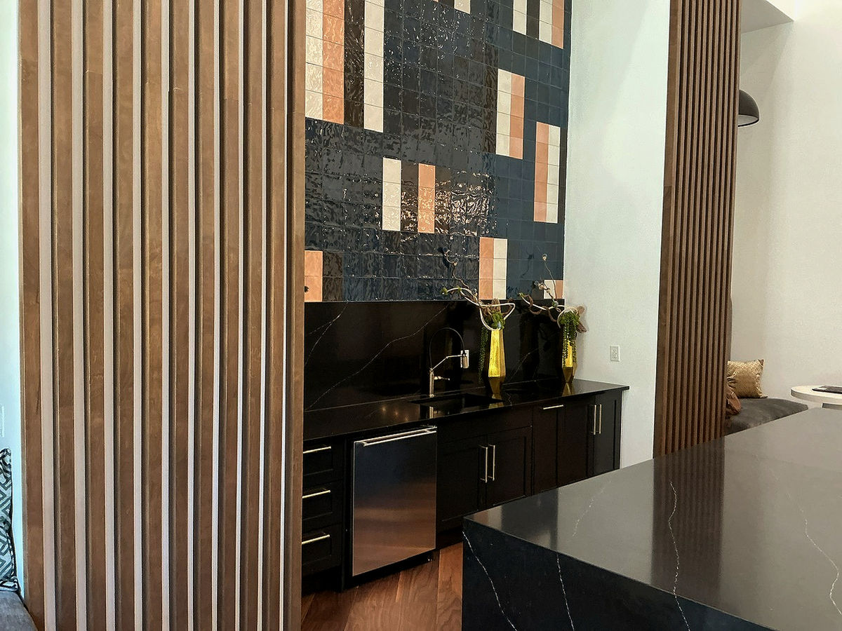 Multifamily unit wet bar with reeded wood column millwork