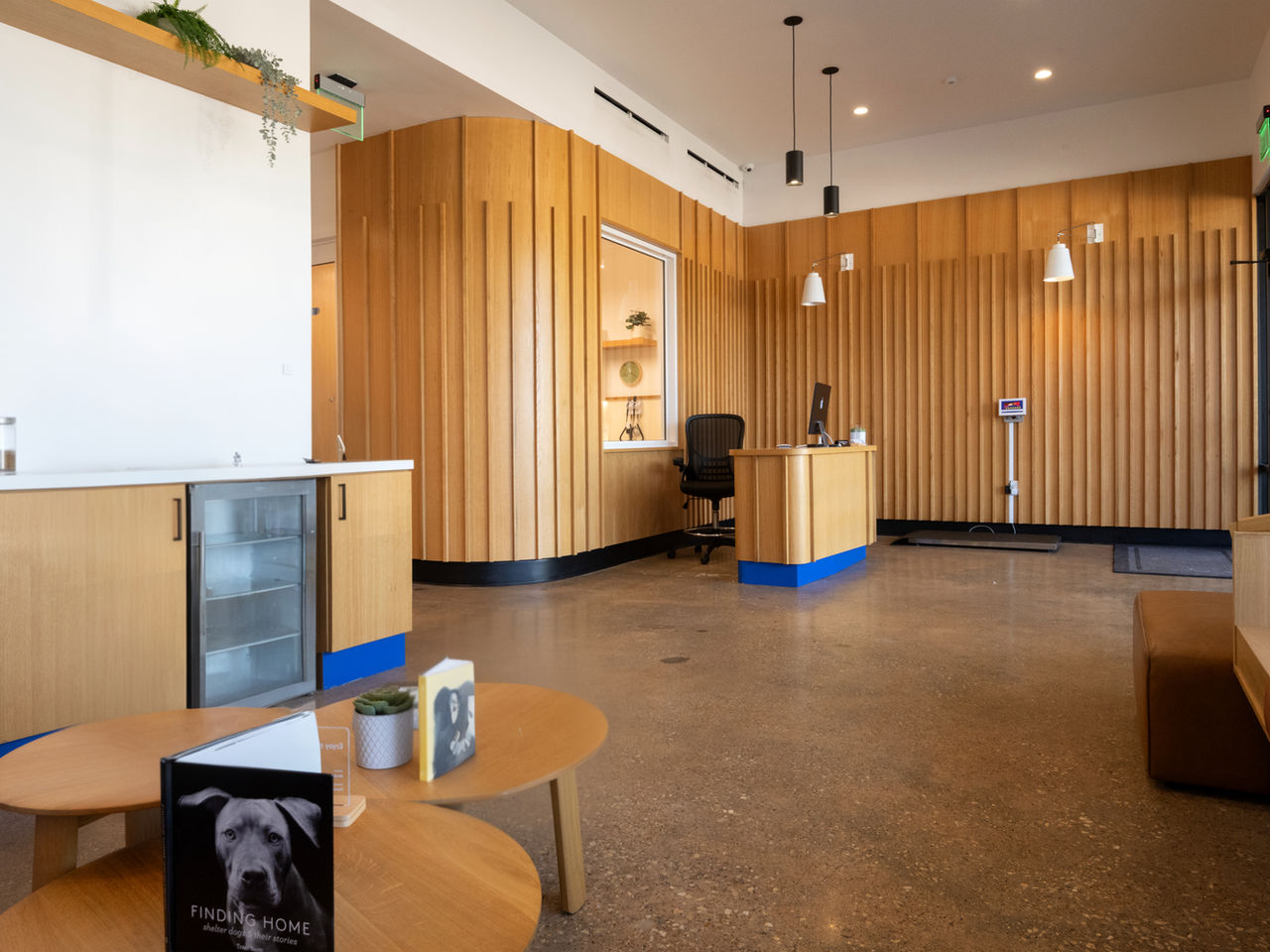 Multifamily leasing lobby with a custom wood slat reception wall